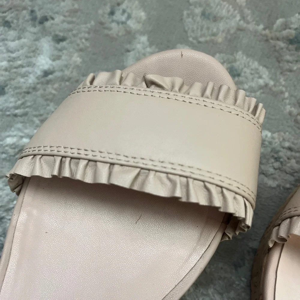 Kate Spade Tomas Nude Beige Ruffle Leather Cork Wedge Sandals 9.5M Preppy